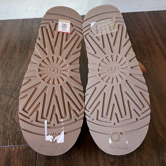 NWT! UGG Classic Dipper Stretch Boots! - Picture 12 of 13